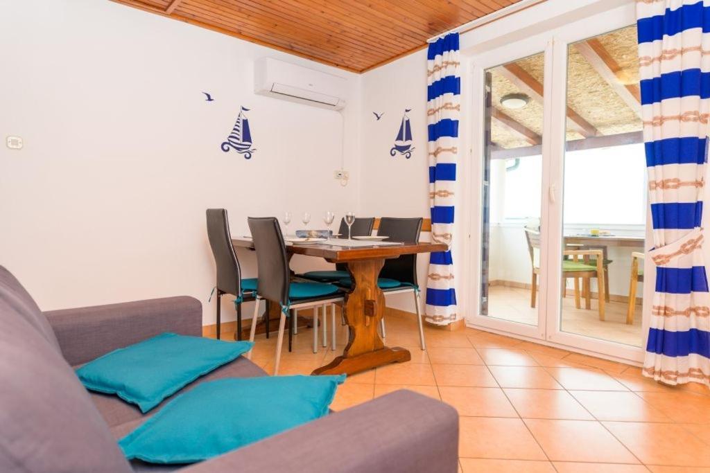 Apartments By The Sea Nerezine, Losinj - 7963 Екстер'єр фото